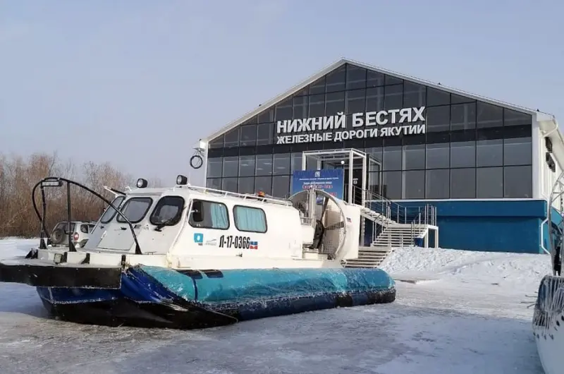 Пассажир «Хивуса» травмировался вовремя переправы через реку Лена
