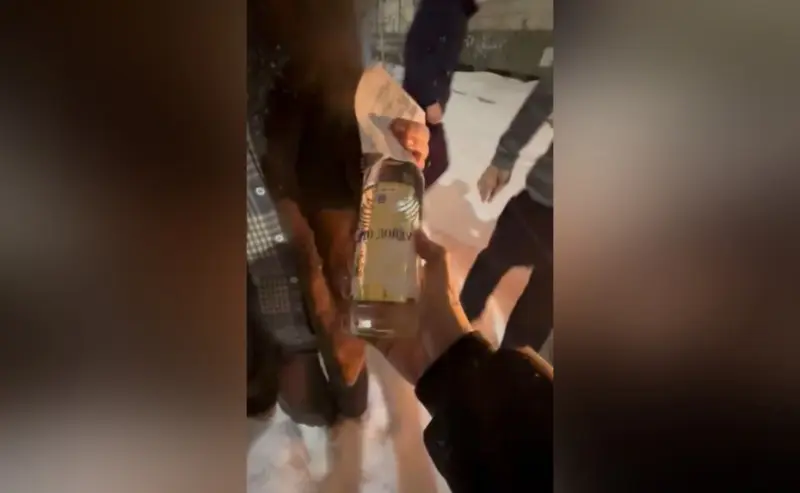 В центре Якутска задержали бутлегера, торговавшего спиртным из машины
