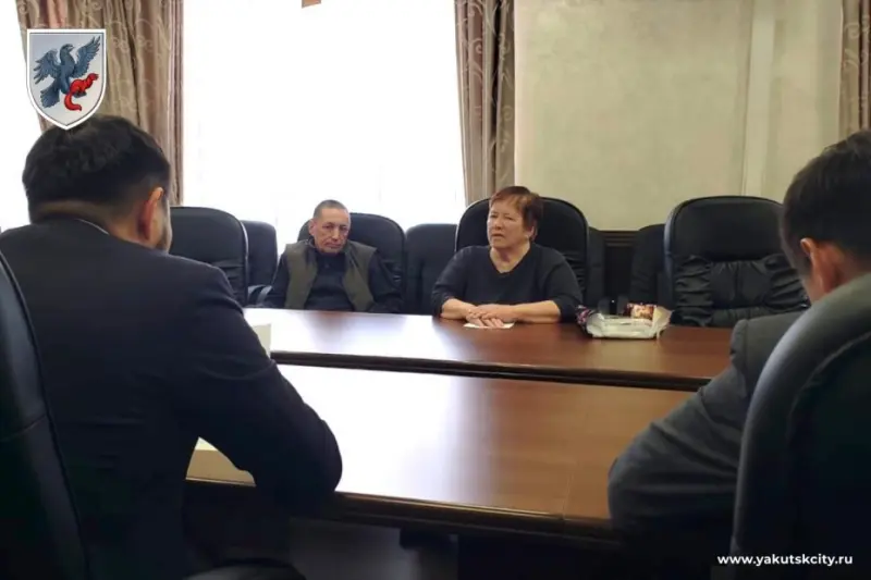 Глава Якутска провел прием жителей проблемных домов с улиц Рихарда Зорге и Пирогова