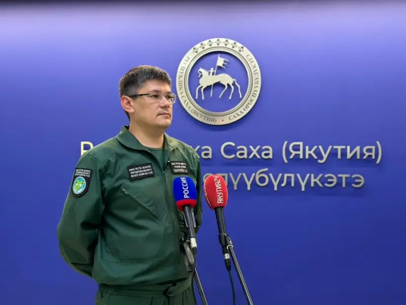 Cвыше 100 огнеборцев тушат 6 лесных пожаров в Якутии