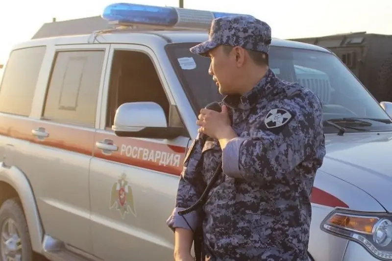 Женщину под кайфом с пакетом белого порошка задержали в лесу возле Якутска