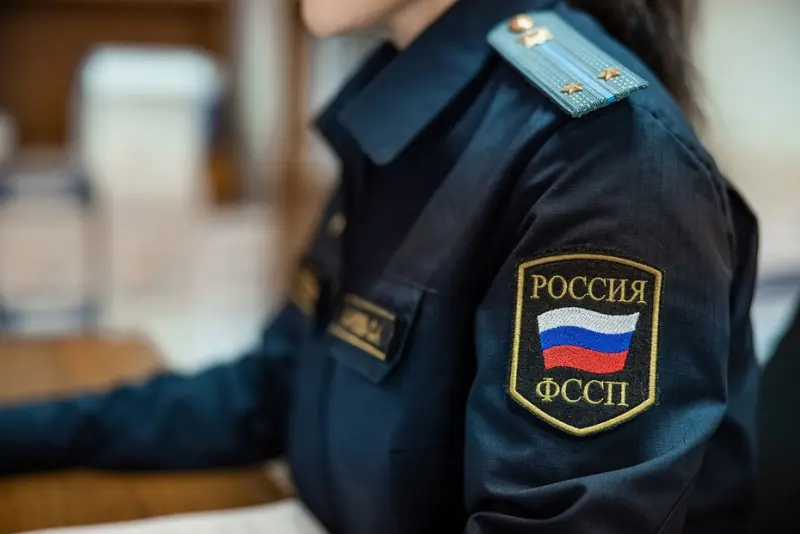 На женщину возбудили уголовное дело за нападение на судебных приставов в Момском улусе