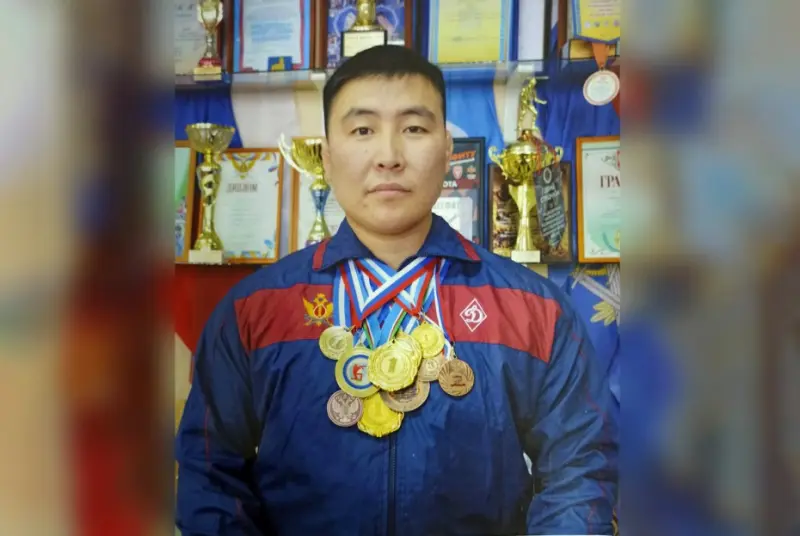 Сотрудник УФСИН спас ребенка и женщину на реке у Якутска