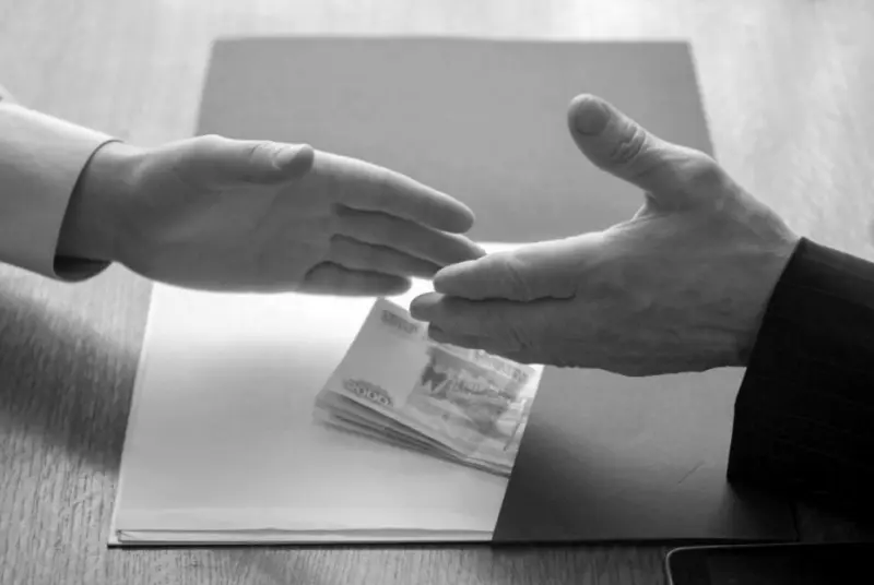 К пяти годам и к 2 миллионам рублей штрафа приговорен предприниматель за посредничество во взяточничестве