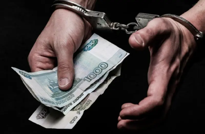 Водитель с поддельным удостоверением пытался откупиться от инспектора на чём и погорел