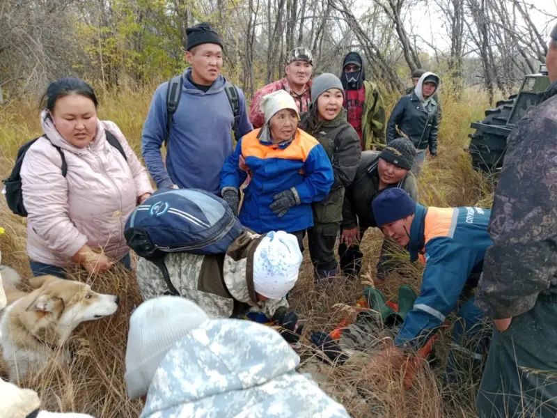 Спасателям удалось найти двух заблудившихся при сборе ягод жительниц Арылахского наслега