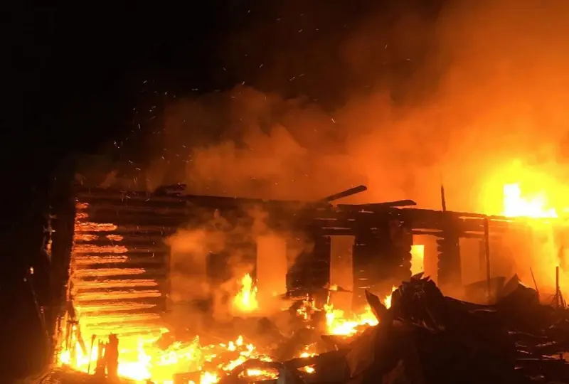 Мужчина и женщина погибли при пожаре в Среднеколымском районе