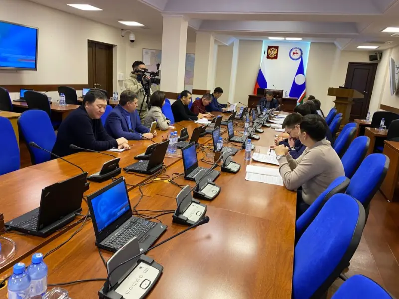 Причины отставания при строительстве домов для переселяемых из аварийного жилья рассмотрели в правитеьстве Якутии