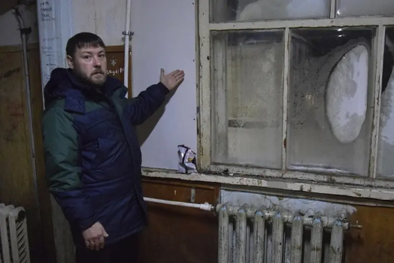 В ожидании сноса: В аварийной «деревяшке» на Заводской в Якутске продолжают мерзнуть дети