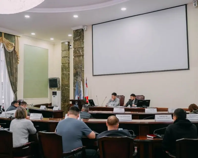 Управам Якутска увеличат финансирование на уборку и вывоз снега, а также на откачку талых вод
