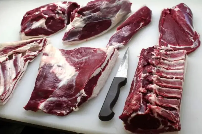 Алкоголичку уличили в воровстве мяса у соседки в Кобяйском районе