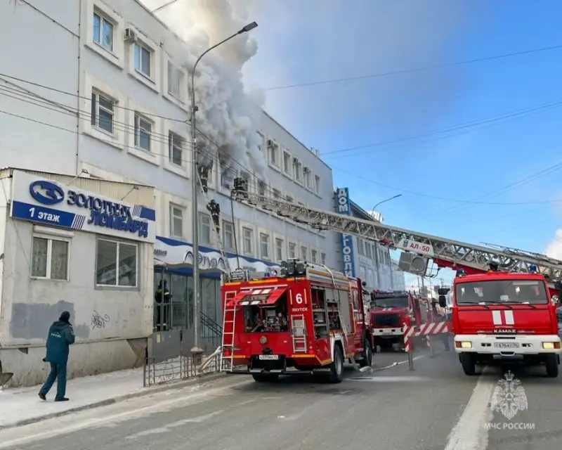 Пострадавших при пожаре в «Доме торговли» нет