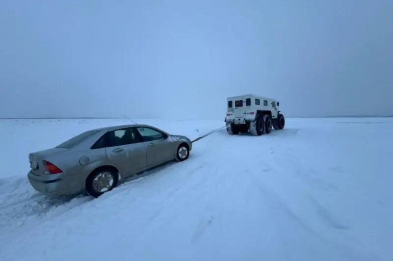 Застрявшего в метель рыбака выручили спасатели в Намском районе