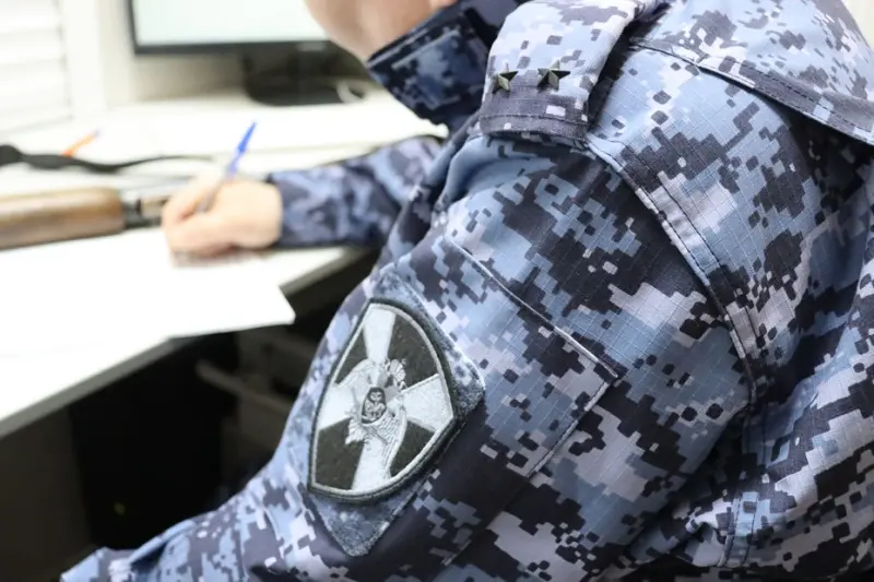 За нарушения за рулём и пьяные прогулки в Якутске 56 горожан лишили права на оружие
