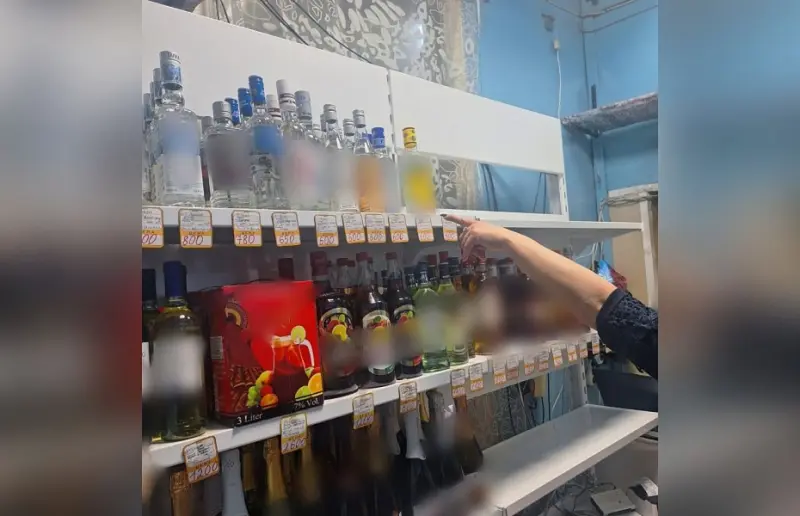Житель Зырянки трижды с ножом приходил за водкой и получал её бесплатно