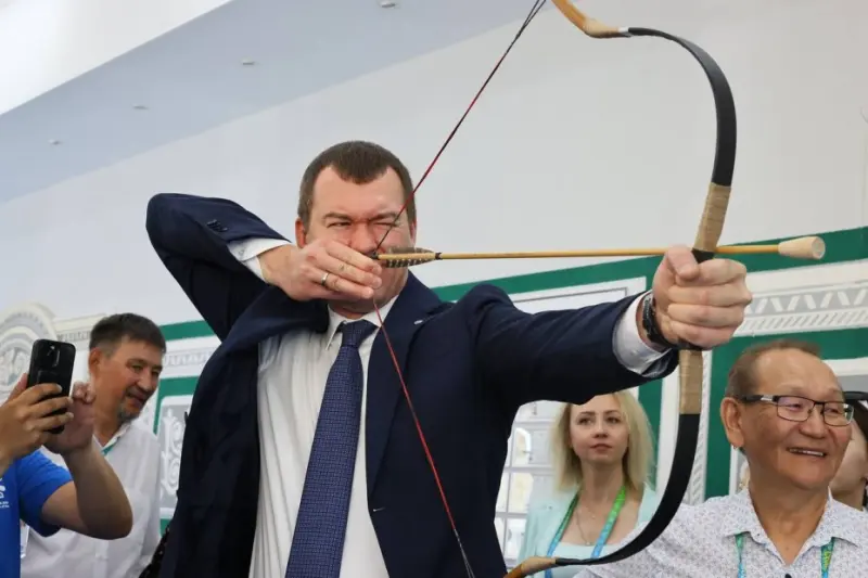 Министру спорта России понравились якутские прыжки и стрельба из лука