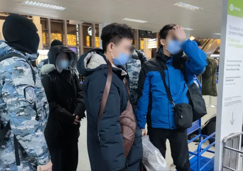 В Якутске трое вьетнамцев выдворены из страны