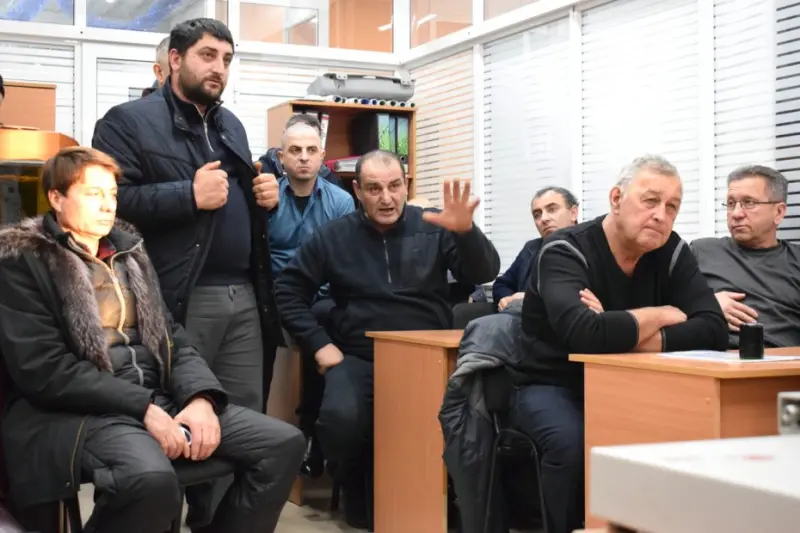 Обедин: Мигрантам не запрещали заниматься автобусными перевозками