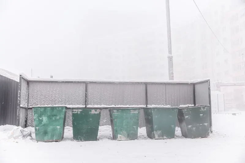 «Якутскэкосети» просят не кидать окурки и легковоспламеняющиеся вещи в мусорные баки