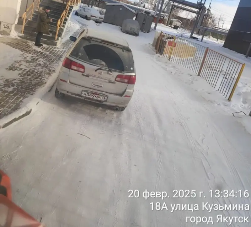 Не парковаться у мусорных баков в который раз просят жителей Якутска