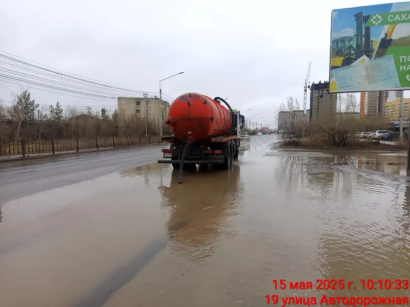 В Якутске коммунальные службы перешли на круглосуточный режим откачки дождевой воды