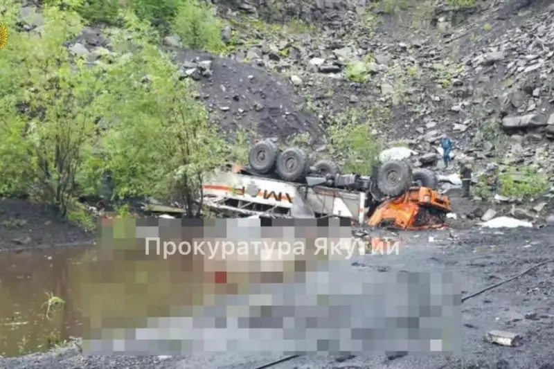 Прокуратура проводит проверку по факту опрокидывания автомобиля с вахтовиками