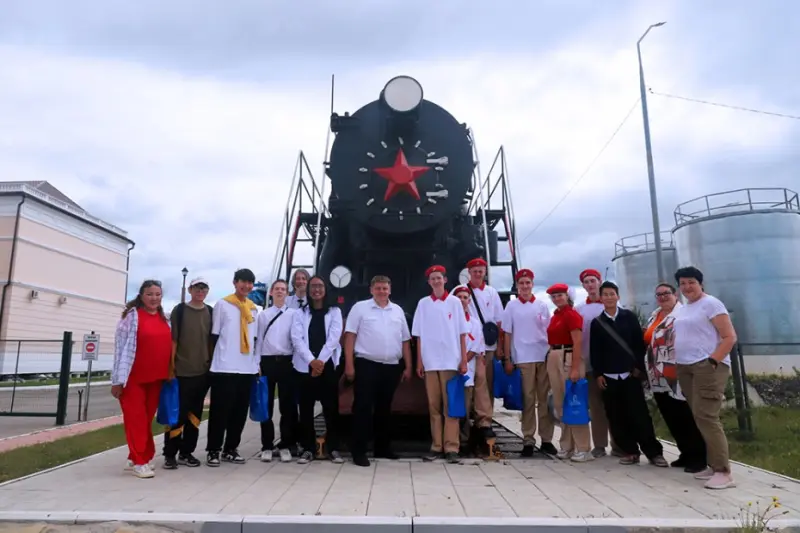 Якутским железнодорожникам передали из Москвы  памятный костыль с напутствием от ветеранов БАМА  начать строительство железной дороги Якутск – Магадан
