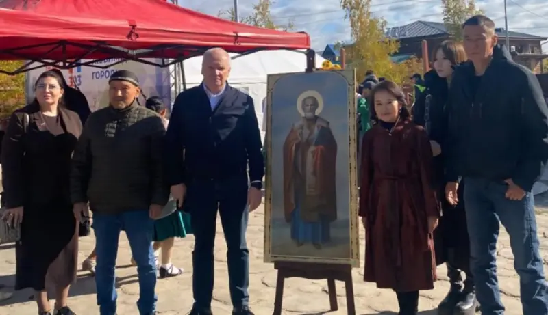 Якутская «ОПОРА РОССИИ» передала икону Николая Чудотворца в дар Якутску
