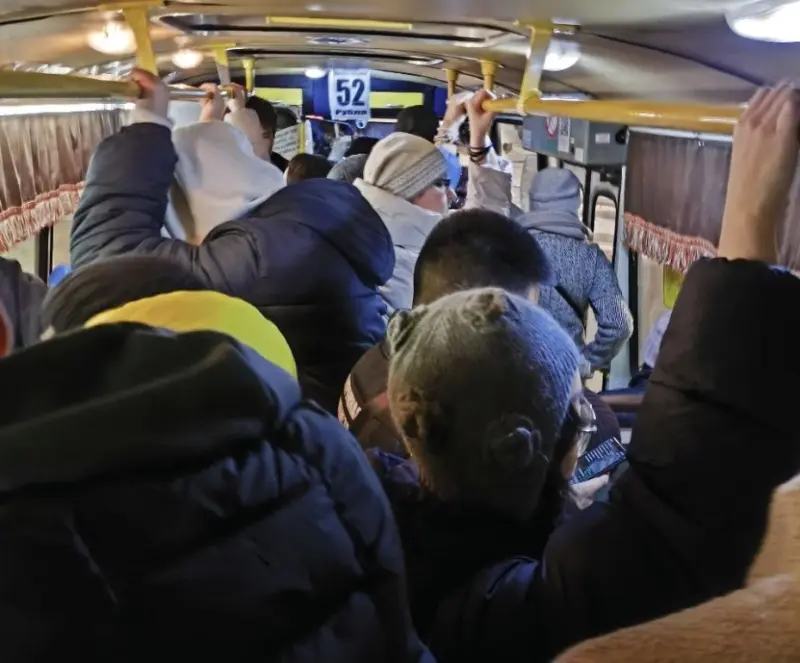 Пассажиров в Якутске просят с пониманием отнестись к проблемам с автобусами