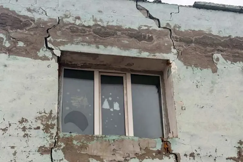 Забытые: В Якутске тысячи людей остаются в аварийных домах на фоне миллиардных проектов