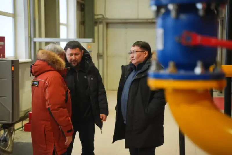 Глава Якутска 1 января провёл рабочий объезд города по объектам ЖКХ