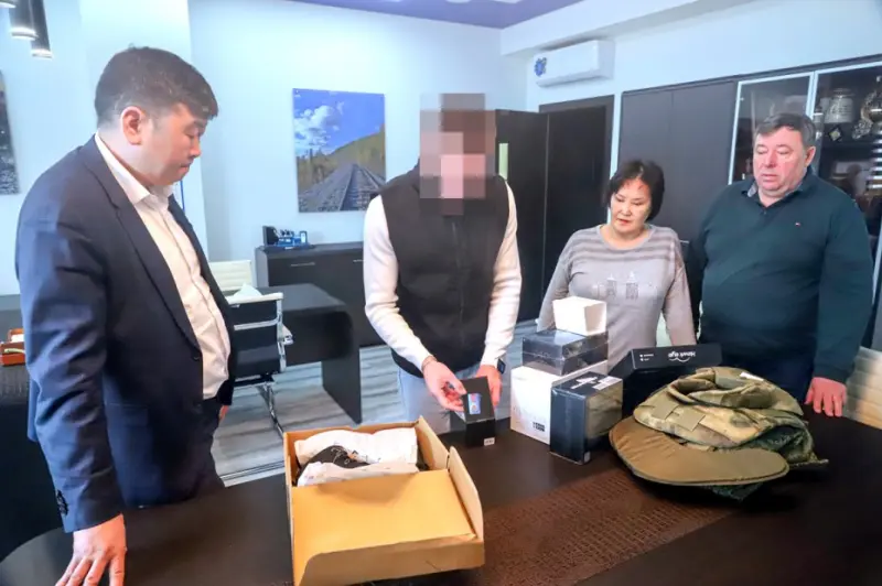 «ЖДЯ» передали участнику СВО квадрокоптер и снаряжение в ходе встречи в Якутске