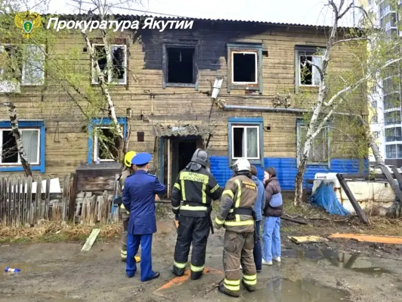 В Якутске при пожаре в деревянном доме погиб человек, пострадал один человек