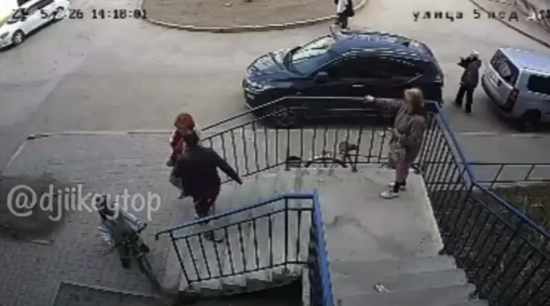 В Якутске мужчина с ножом напал на сожительницу средь бела дня: пострадавшая госпитализирована