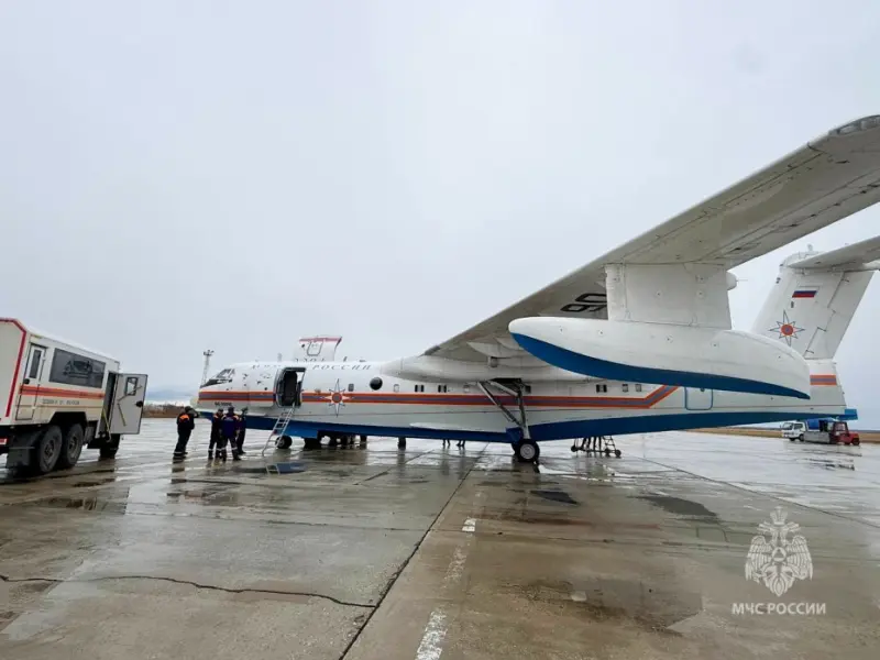 Паводок: Бе-200 со спасателями прибыл из Хабаровска