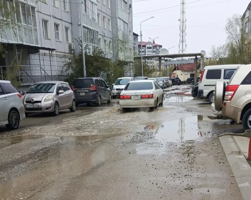 Жители Якутска жалуются на разваливающиеся после ремонта дворы