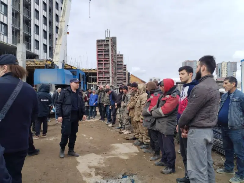 Рейд на стройках и СТО: выдворенные китайцы снова в России