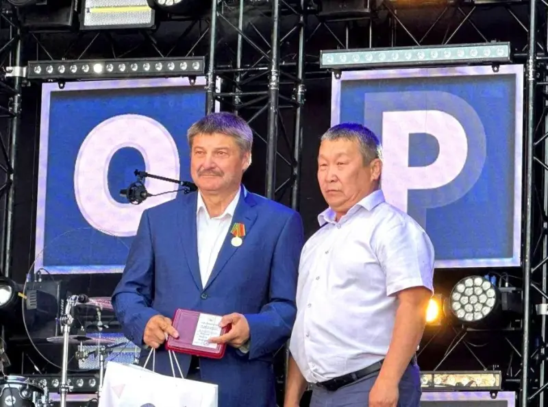 Гендиректор «ЖДЯ» поздравил нового главу Якутска с избранием