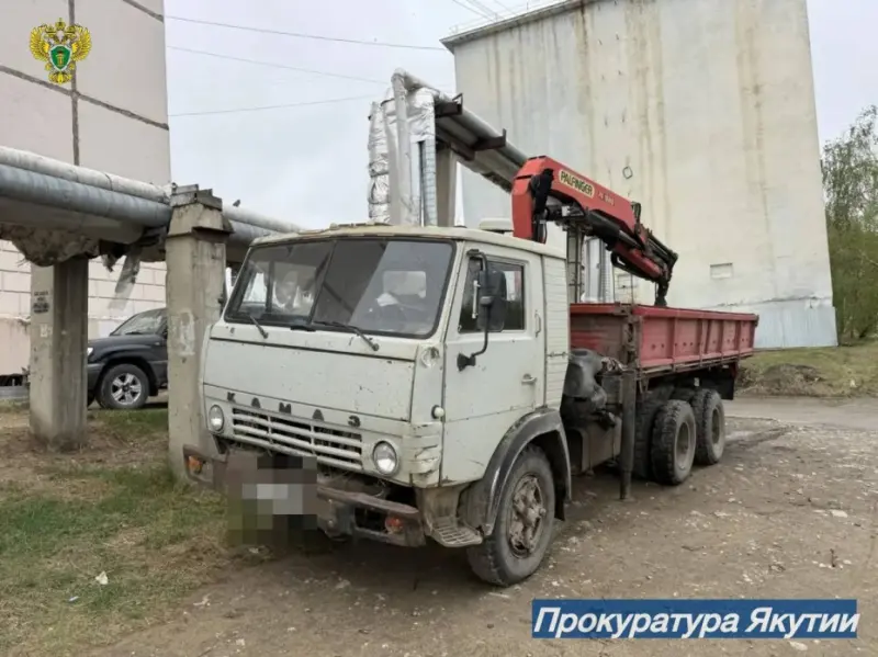 Мужчину придавило манипулятором