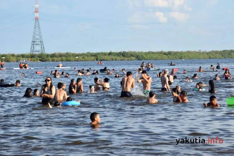 Отдыхающих на городском пляже Якутска призвали к бдительности
