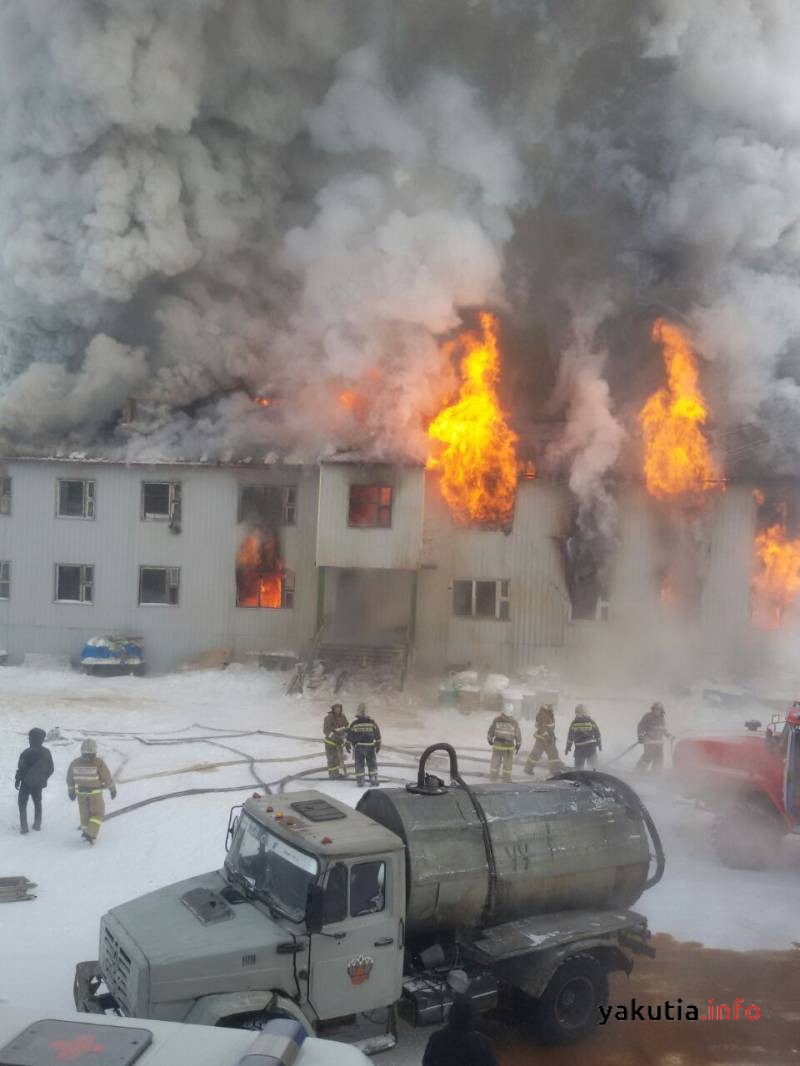 Один человек погиб при пожаре в жилом многоквартирном доме в селе  Бердигестях - Новости Якутии - Якутия.Инфо