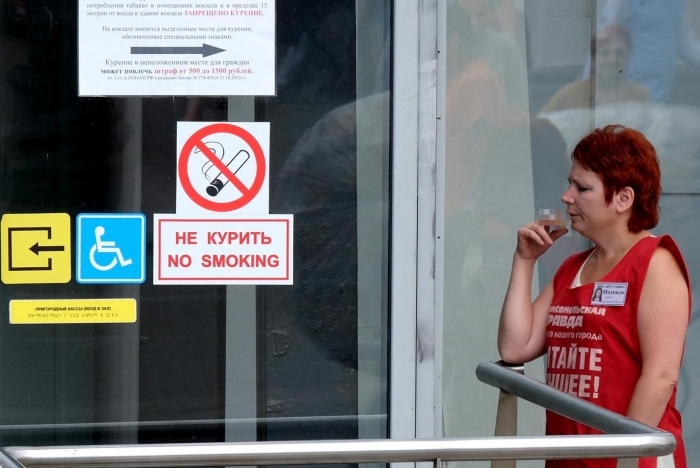 Курение в Китае в общественных местах. Ярославский вокзал место для курения.