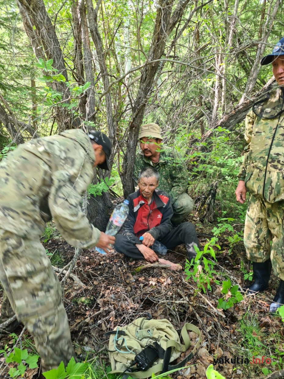 Пожилого мужчину, потерявшегося в лесу, нашли спасатели в Сунтарском районе  - Новости Якутии - Якутия.Инфо