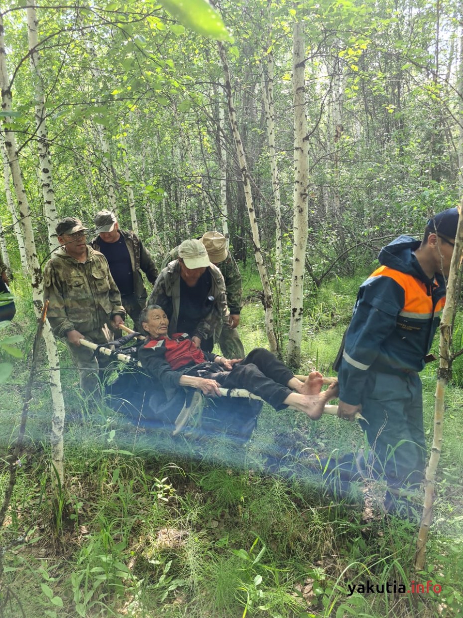 Пожилого мужчину, потерявшегося в лесу, нашли спасатели в Сунтарском районе  - Новости Якутии - Якутия.Инфо