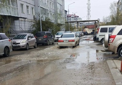 Жители Якутска жалуются на разваливающиеся после ремонта дворы