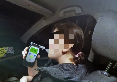 С ребёнком в машине пьяная автоледи предъявила гаишникам поддельное удостоверение