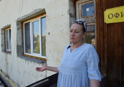 «Воняет, трещит и рушится»: «ЯИ» посетило маневренный дом на Лонгинова