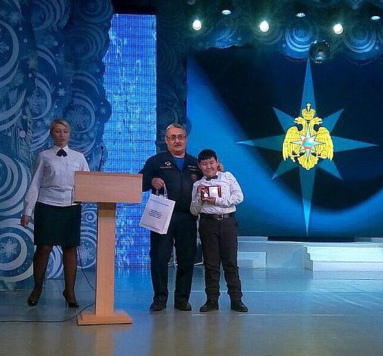 В Якутии пятиклассник получил медаль за спасение тонувшего одноклассника