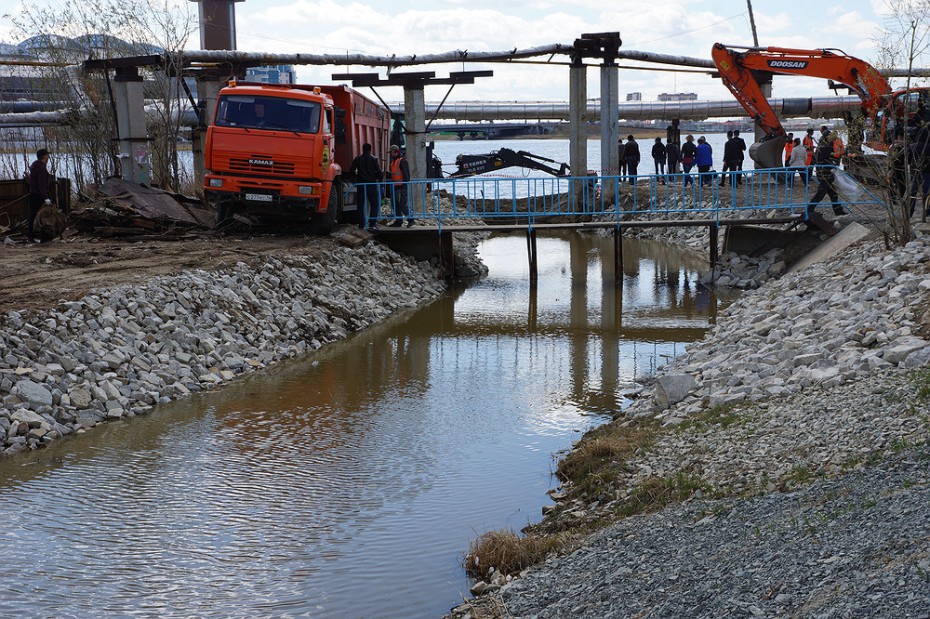 Большое кольцо водоотводного канала Якутска готовят к полноценной работе