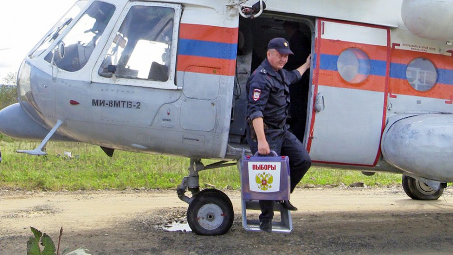 Избирком Якутии будет использовать вертолеты и снегоходы для досрочного голосования